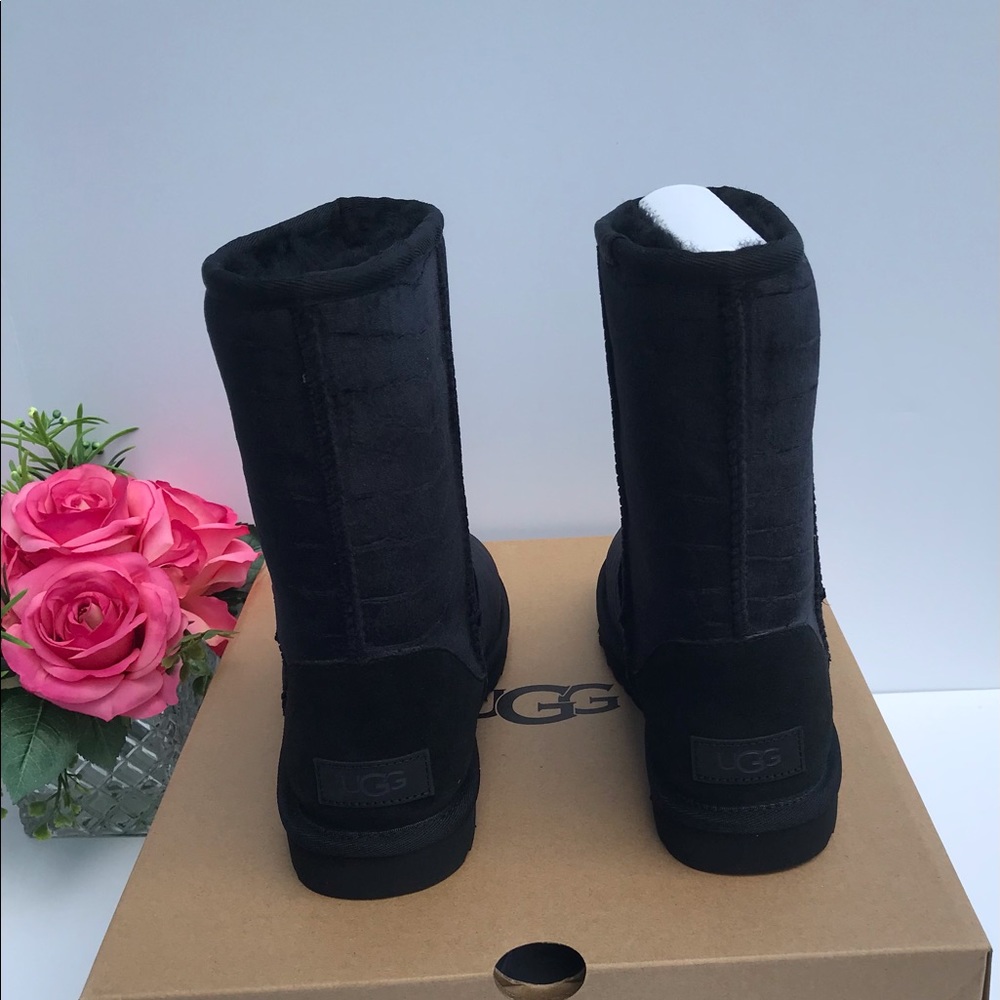 UGG Classic Short II Croc Boots - Picture 6 of 8